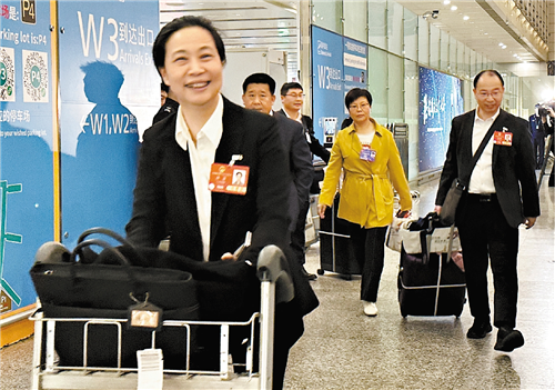 廣東代表團圓滿完成大會各項議程后馬不停蹄返穗