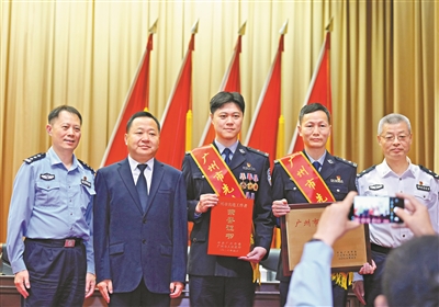 廣州市慶祝“五一”國際勞動節暨勞動模范、先進工作者和先進集體表彰大會召開